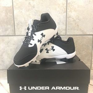 Underarmour boys baseball cleats, black and white, never worn, size 4